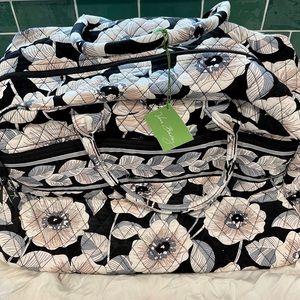 NWT Vera Bradley Camellia Weekend Travel bag
